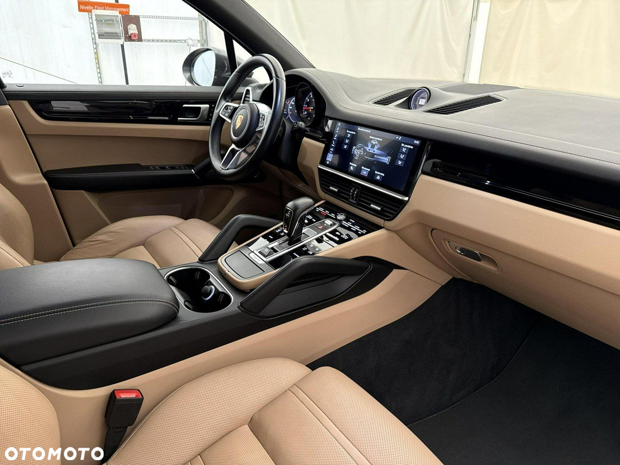 Porsche Cayenne - 21