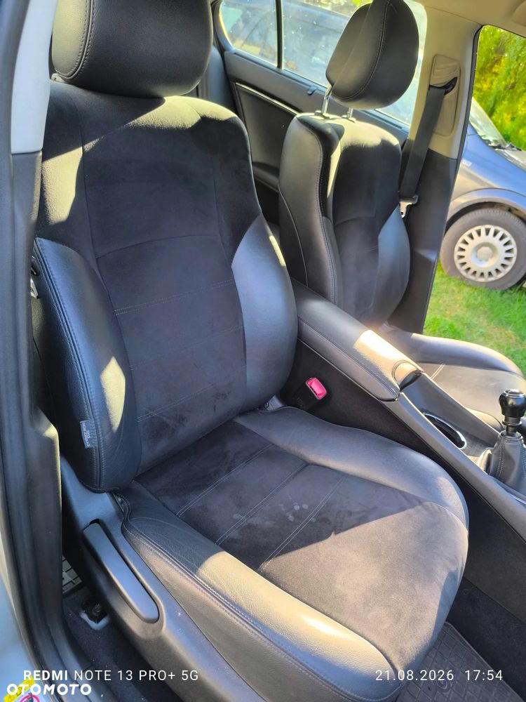 Toyota Avensis 1.8 Premium - 8