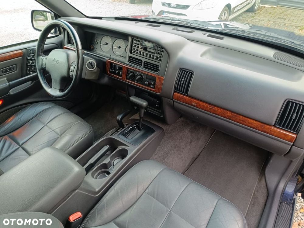 Jeep Grand Cherokee - 25