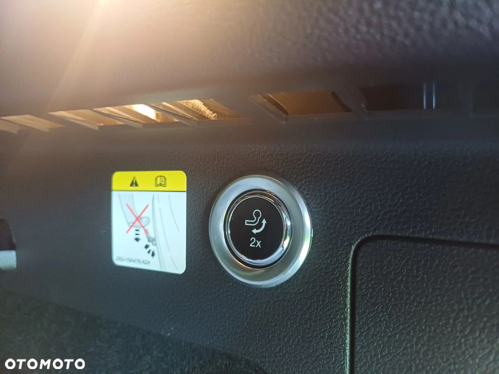 Ford Kuga 1.5 EcoBoost 2x4 Titanium - 24