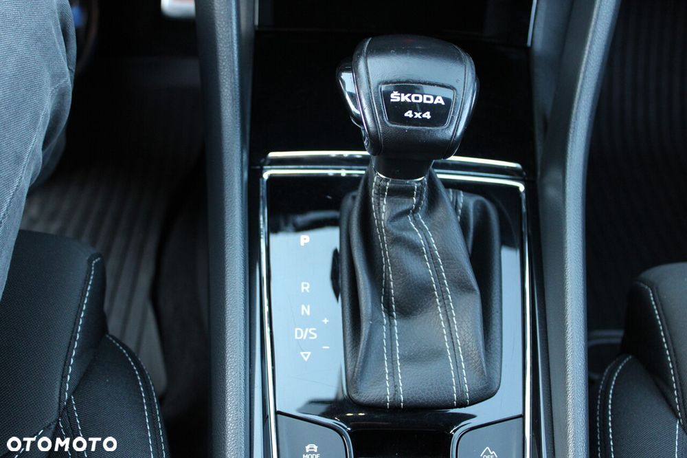 Skoda Karoq 2.0 TSI 4x4 Sportline DSG - 39
