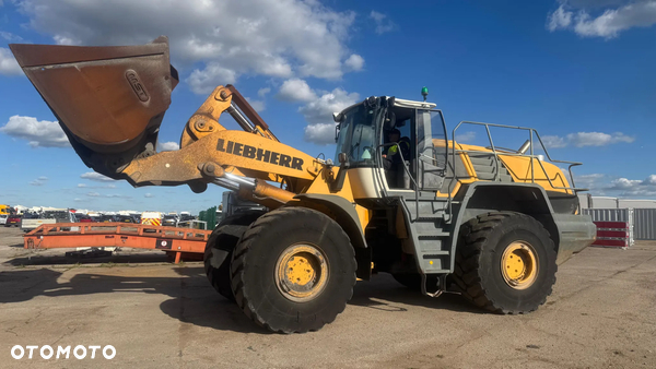 Liebherr L 586 2012