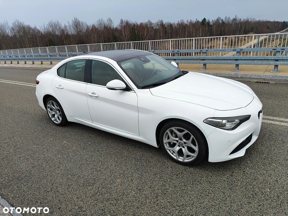 Alfa Romeo Giulia 2.0 Turbo 16V AT8-Q4 Ti - 4