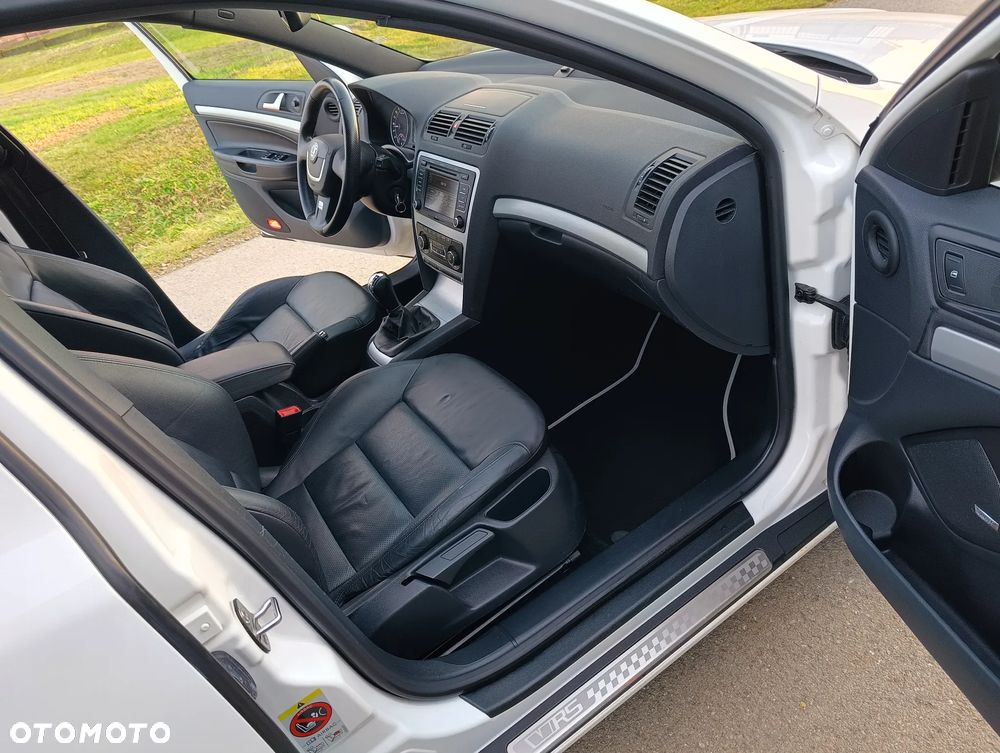 Skoda Octavia 2.0 TDI CR DPF RS - 36