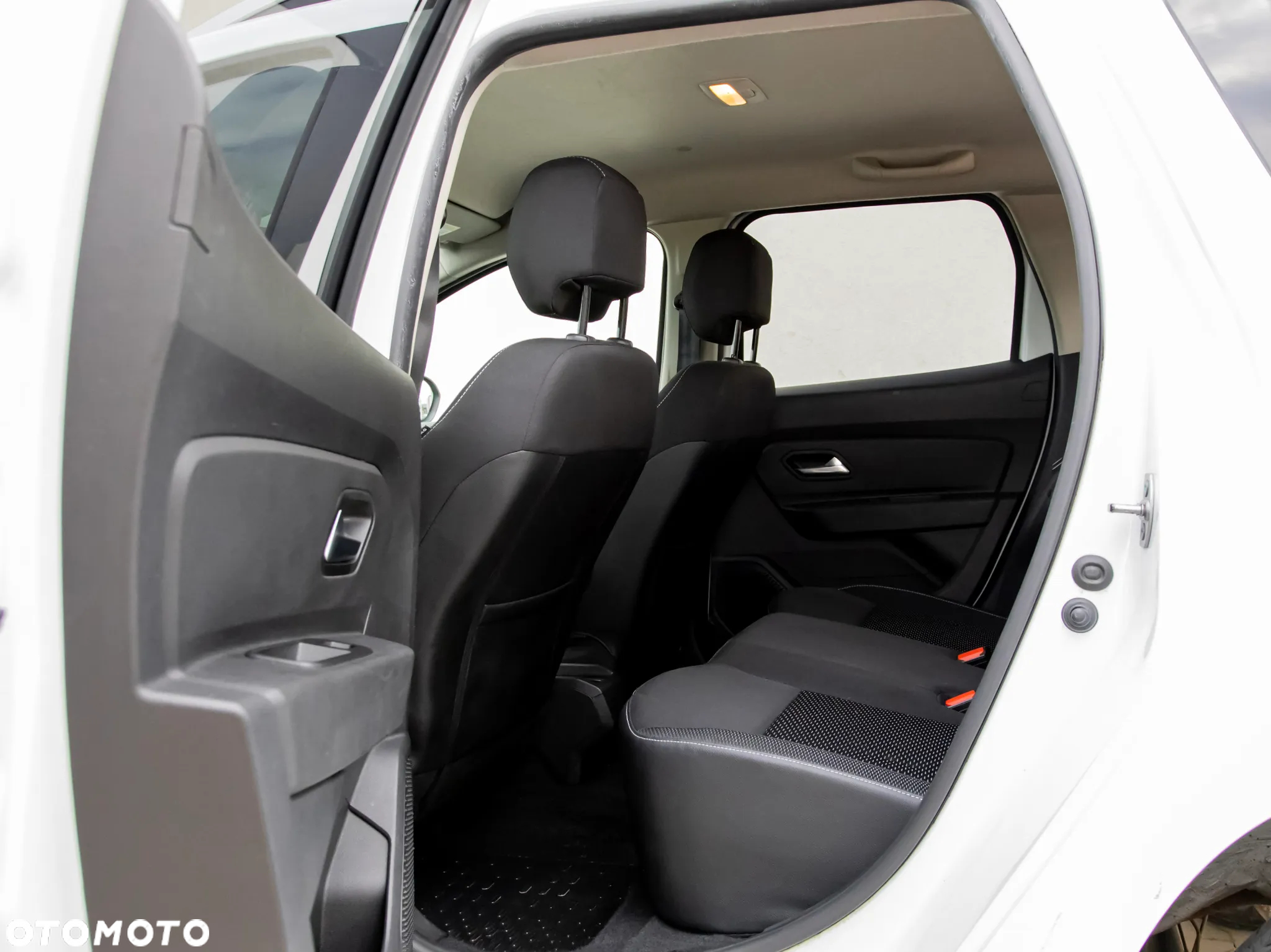 Dacia Duster 1.6 SCe Access S&S - 31