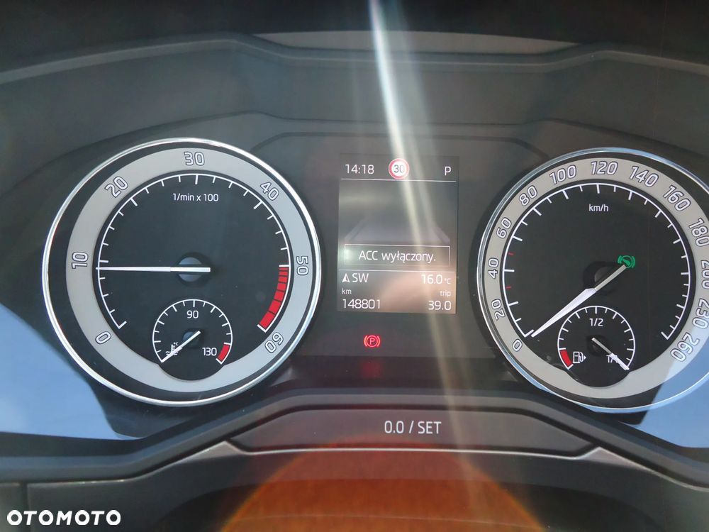 Skoda Superb 2.0 TDI DSG Ambition - 14