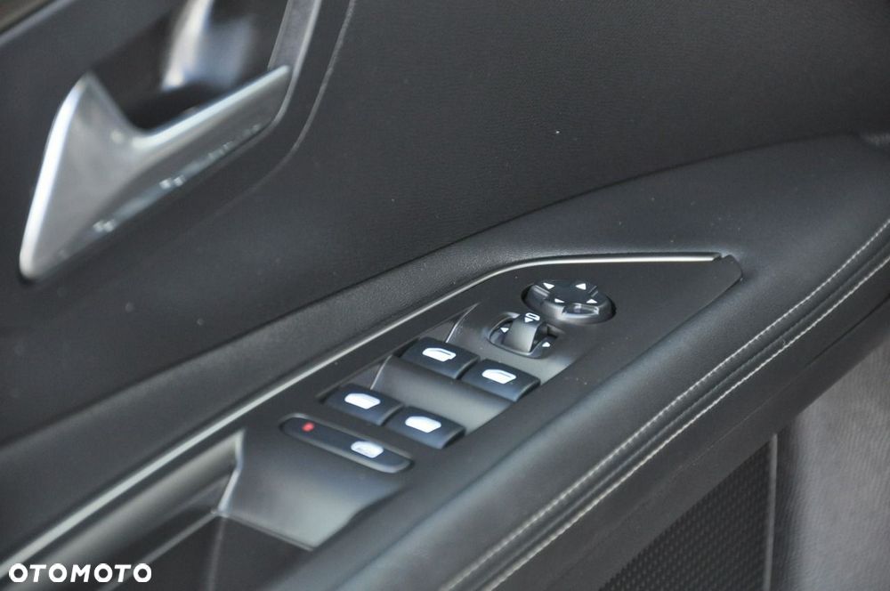 Peugeot 3008 BlueHDi 180 Stop & Start EAT8 Allure - 29