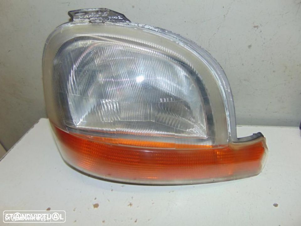 Renault Kangoo modelo 2009 faróis - 2