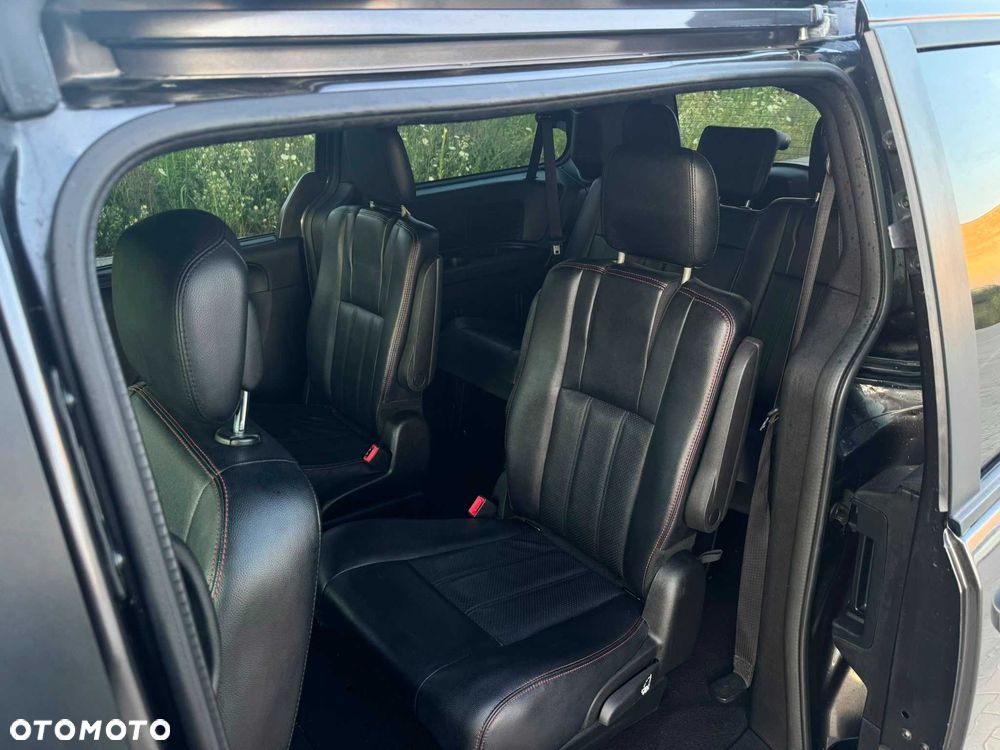 Dodge Caravan - 5