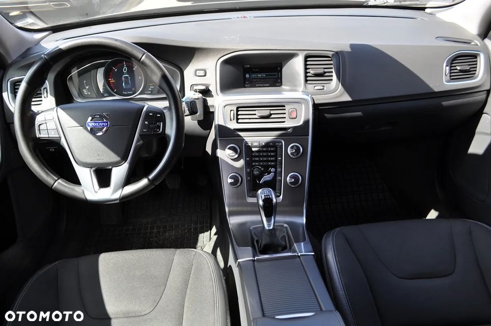 Volvo S60 D4 Drive-E Dynamic Edition (Kinetic) - 17
