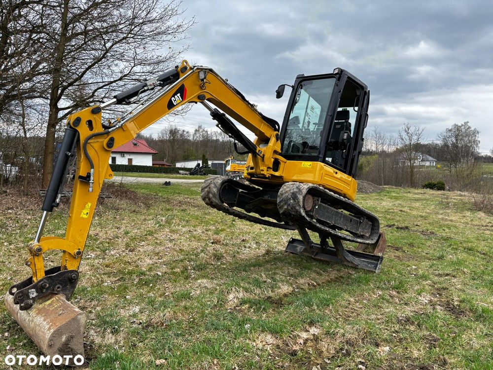 Caterpillar - 27