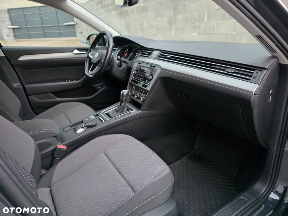 Volkswagen Passat - 29