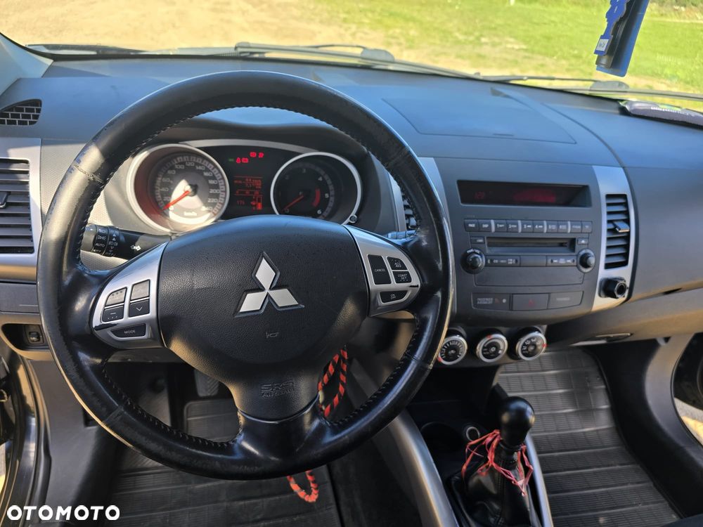 Mitsubishi Outlander - 3