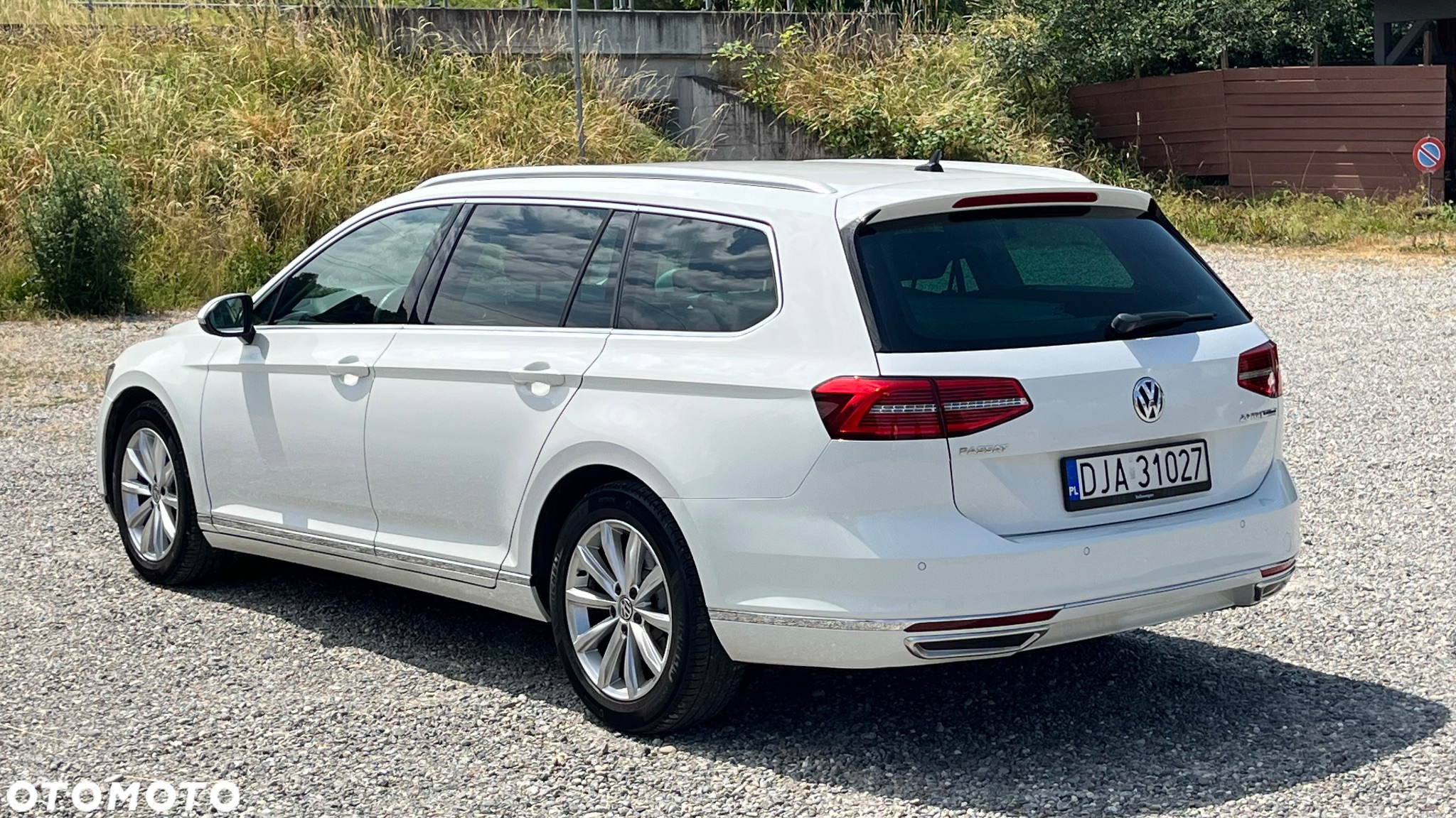 Volkswagen Passat - 12