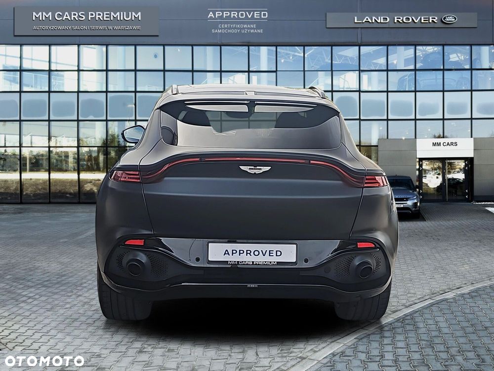 Aston Martin DBX - 10
