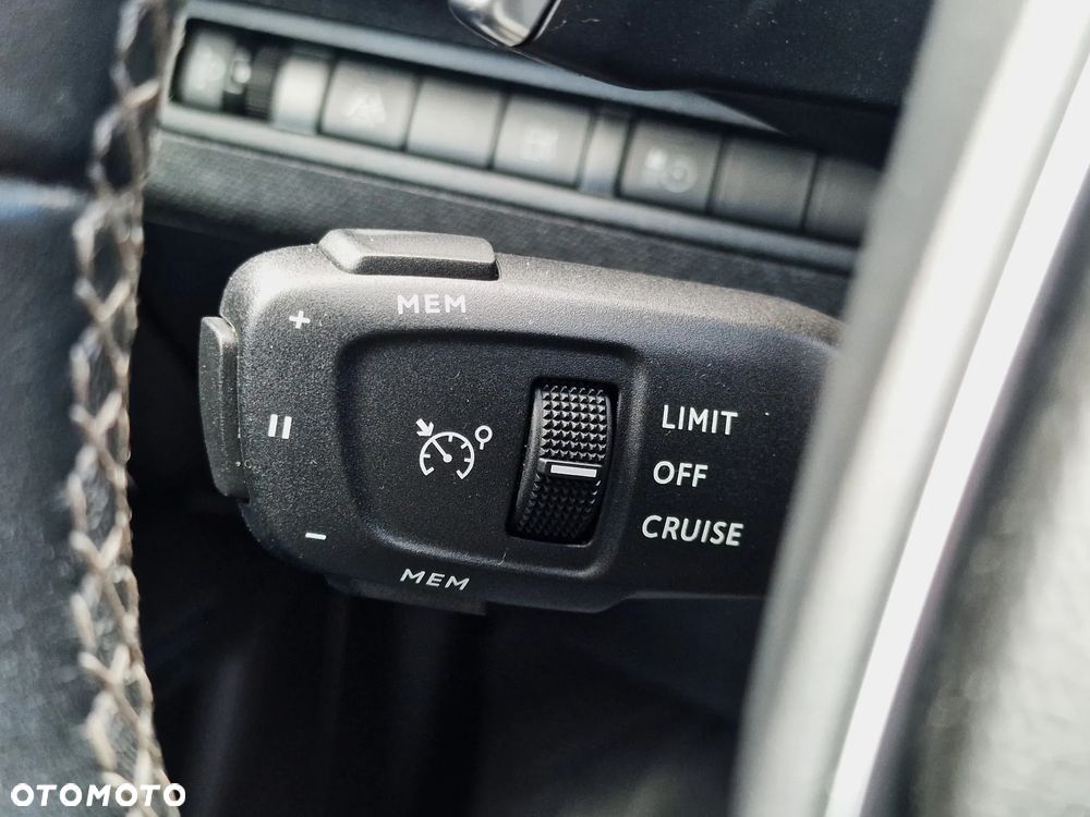 Peugeot 3008 225 e-EAT8 Allure Pack - 35