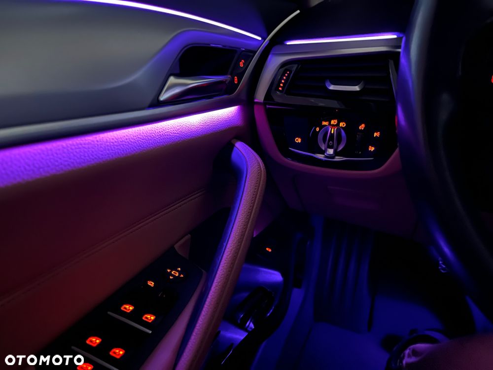 BMW Seria 5 520d xDrive - 17