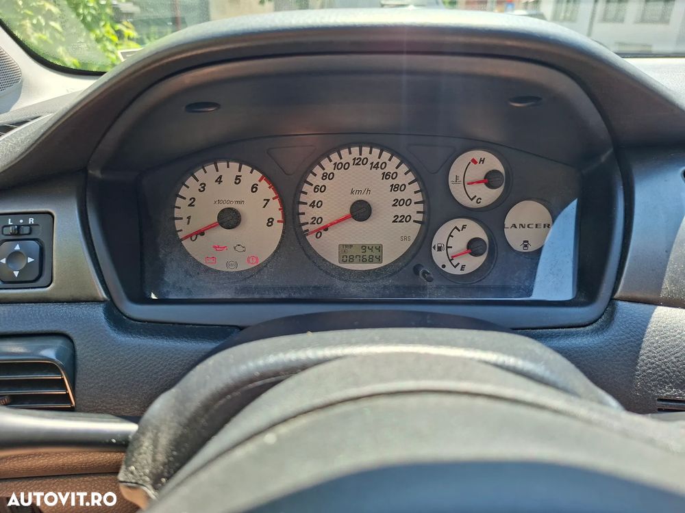 Mitsubishi Lancer 1.6 Invite - 5