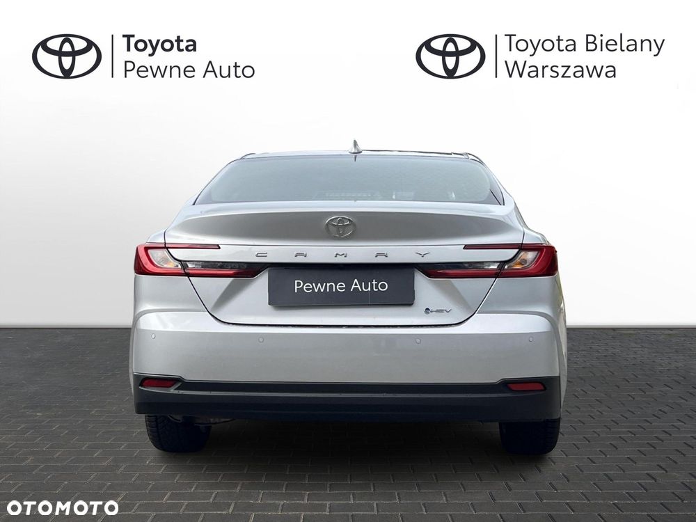 Toyota Camry - 4
