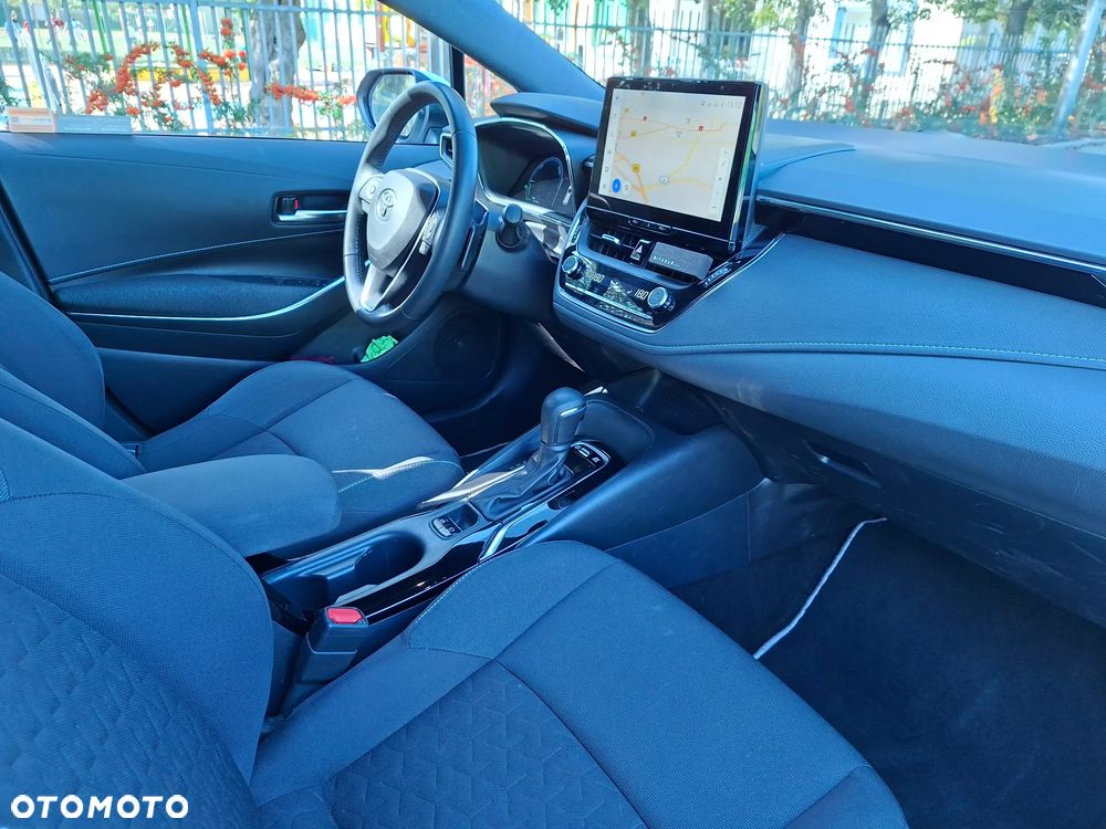 Toyota Corolla ver-1-8-hybrid-active - 10