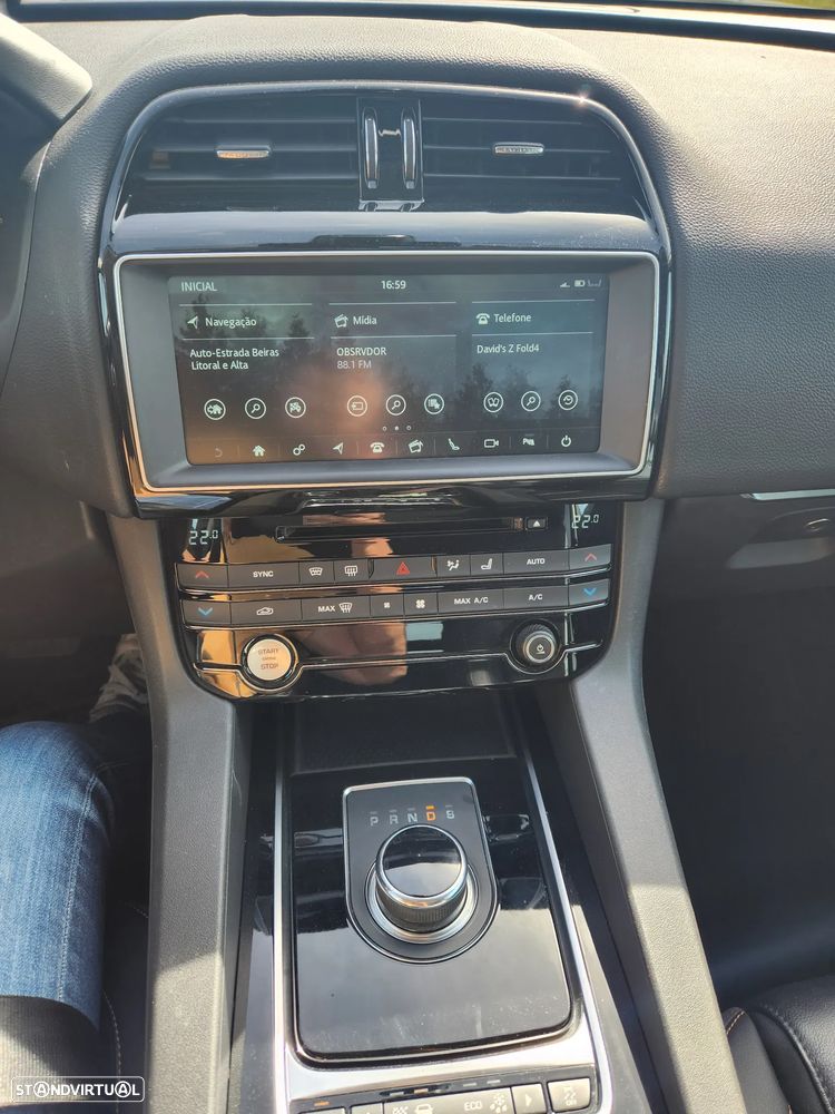 Jaguar F-Pace D200 AWD R-Dynamic HSE - 25
