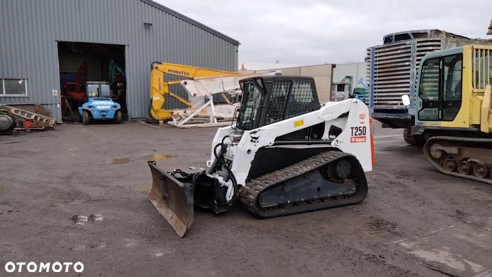 Bobcat T250 - 4