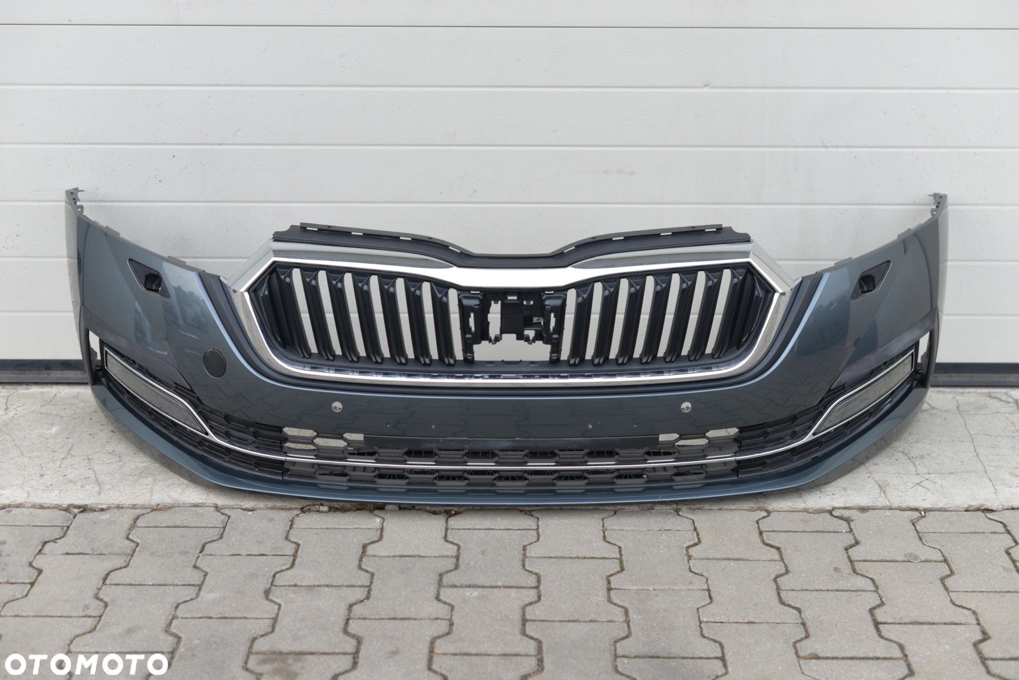 SKODA OCTAVIA IV 4 ZDERZAK PRZEDNI PRZÓD 6PDC KOMPLETNY HALOGENY + GRILL - 1