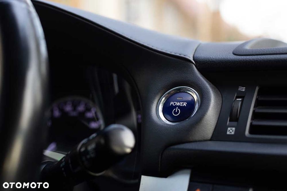 Lexus CT - 13