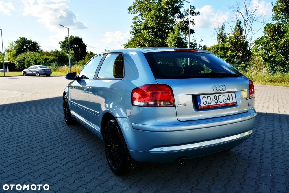 Audi A3 3-drzwiowe 1.6 tiptronic Attraction - 5