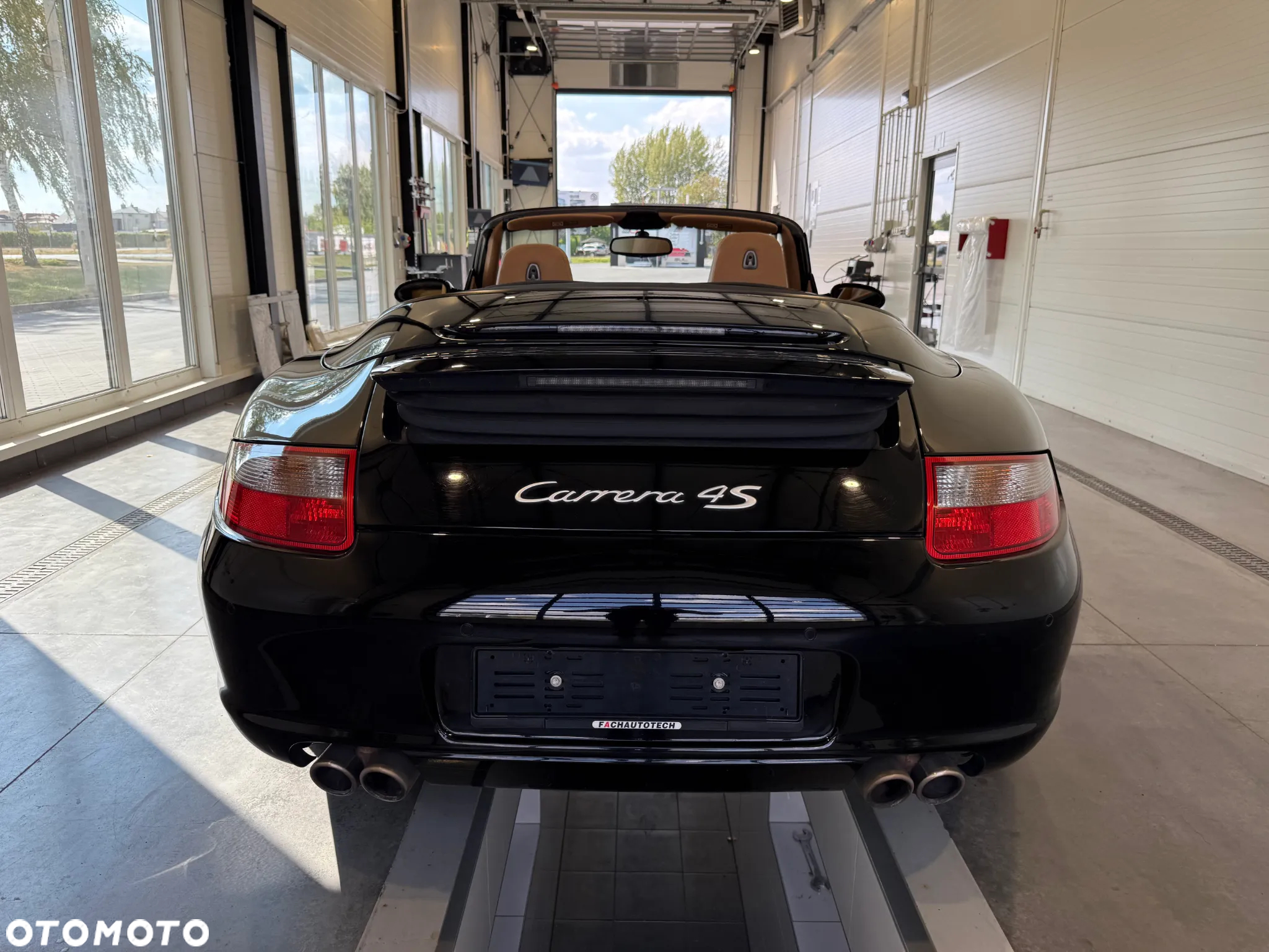 Porsche 911 Carrera 4 S Cabriolet - 7