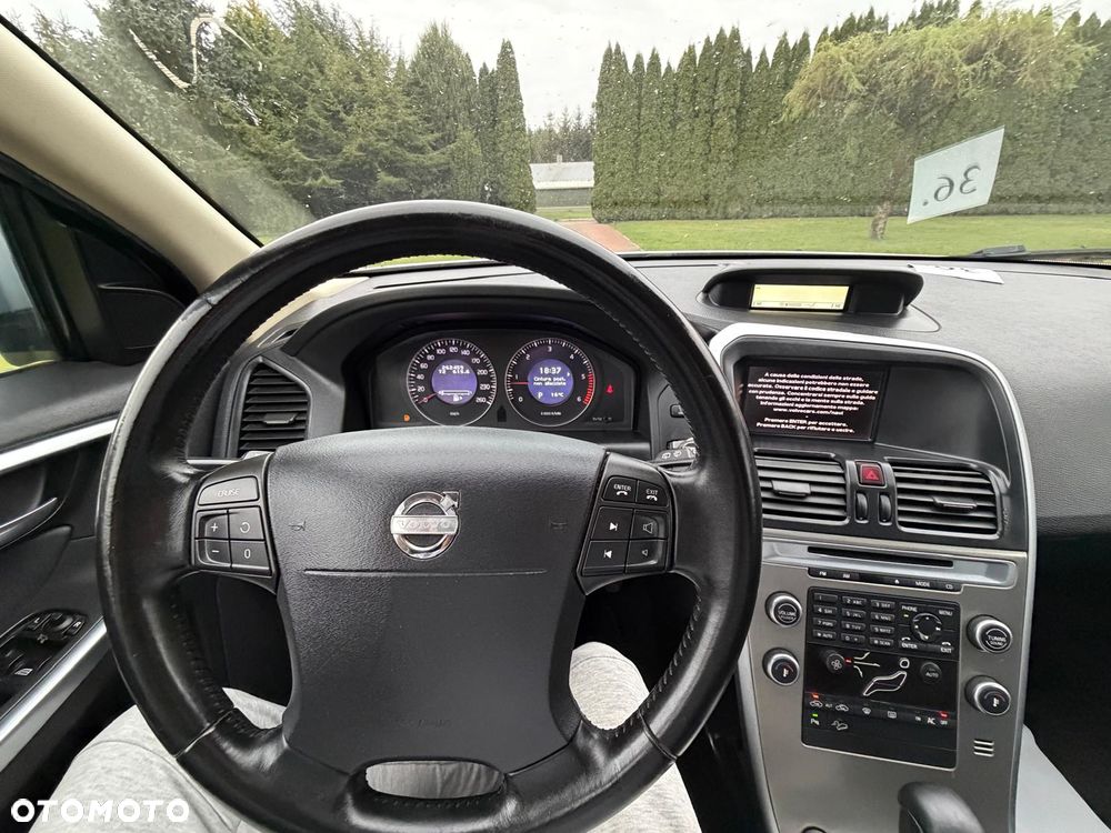 Volvo XC 60 D5 AWD Momentum - 10