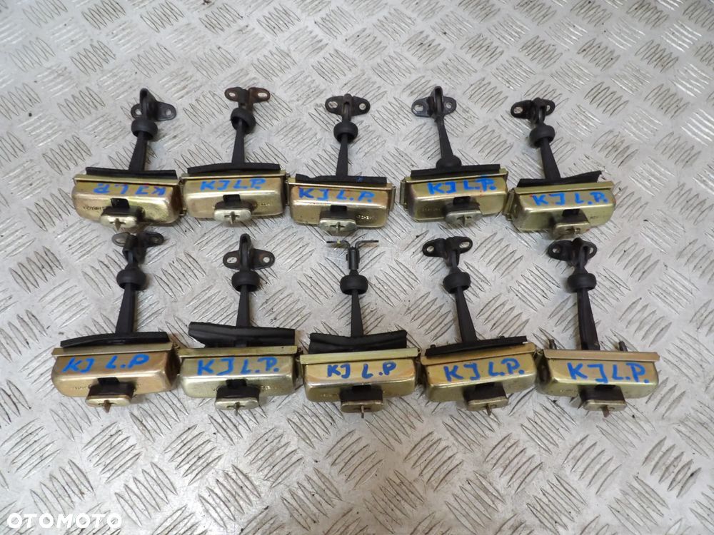 JEEP CHEROKEE KJ OGRANICZNIK DRZWI LEWY PRZÓD - 1