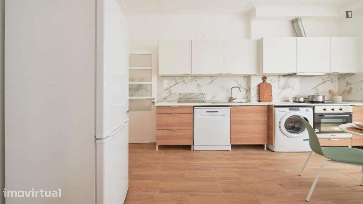 Quarto - localizado em São Sebastião Lisbon - Grande imagem: 2/21