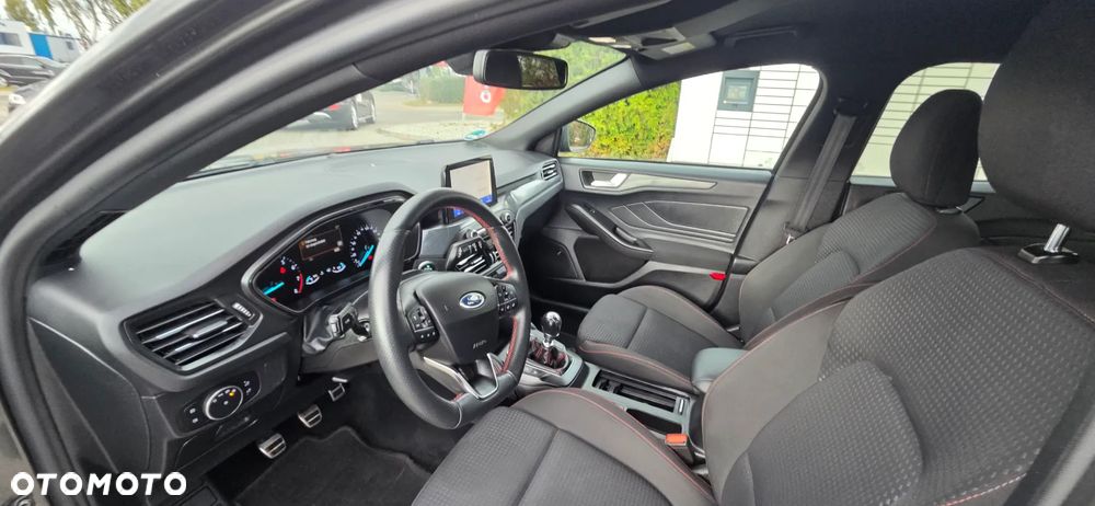 Ford Focus 1.0 EcoBoost Start-Stopp-System ST-LINE DESIGN - 30