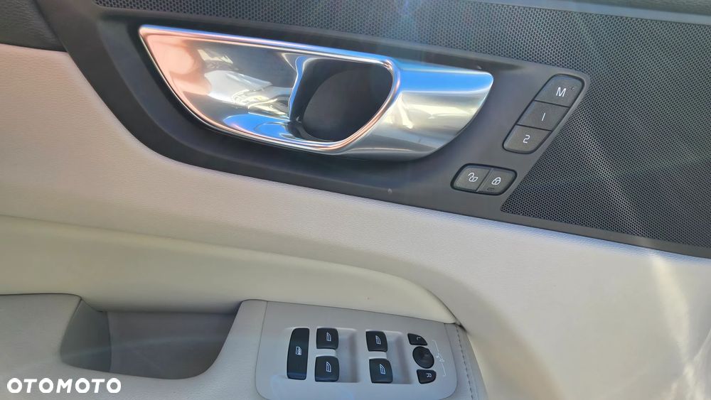 Volvo XC 60 B5 AWD Core - 26