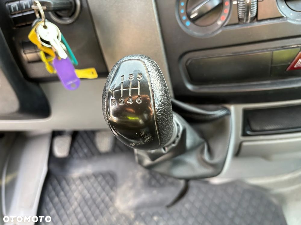 Mercedes-Benz Sprinter - 30