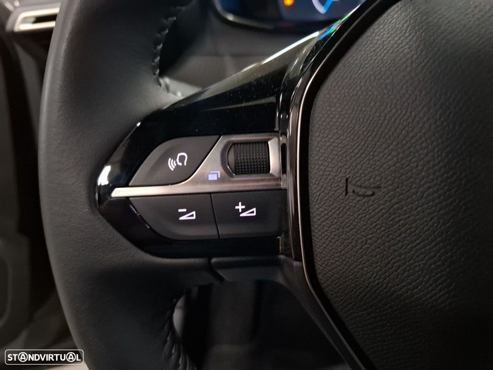 Peugeot e-2008 54 kWh Allure - 16