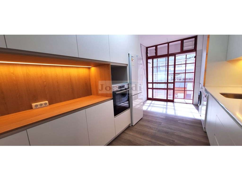 Apartamento T2 remodelado com lugar de garagem - Grande imagem: 3/16