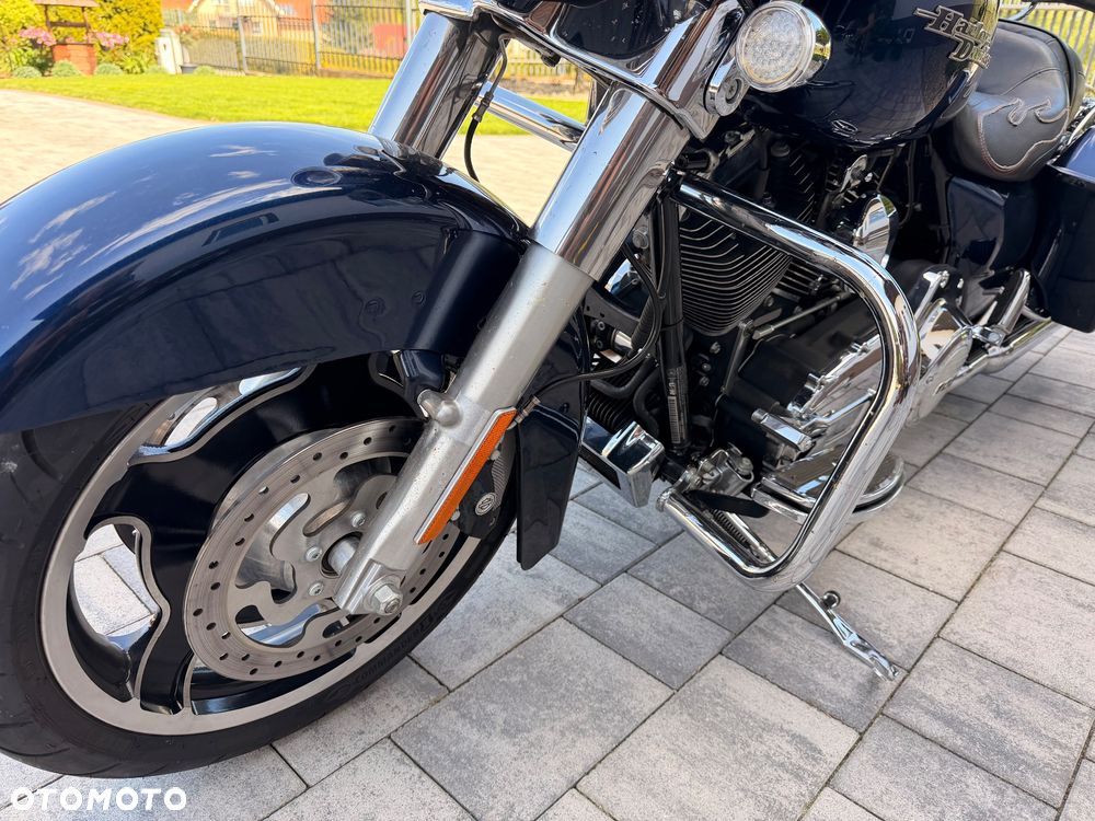 Harley-Davidson Touring Street Glide - 11