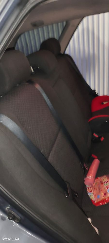 Toyota Avensis SW 2.0 D-4D - 4