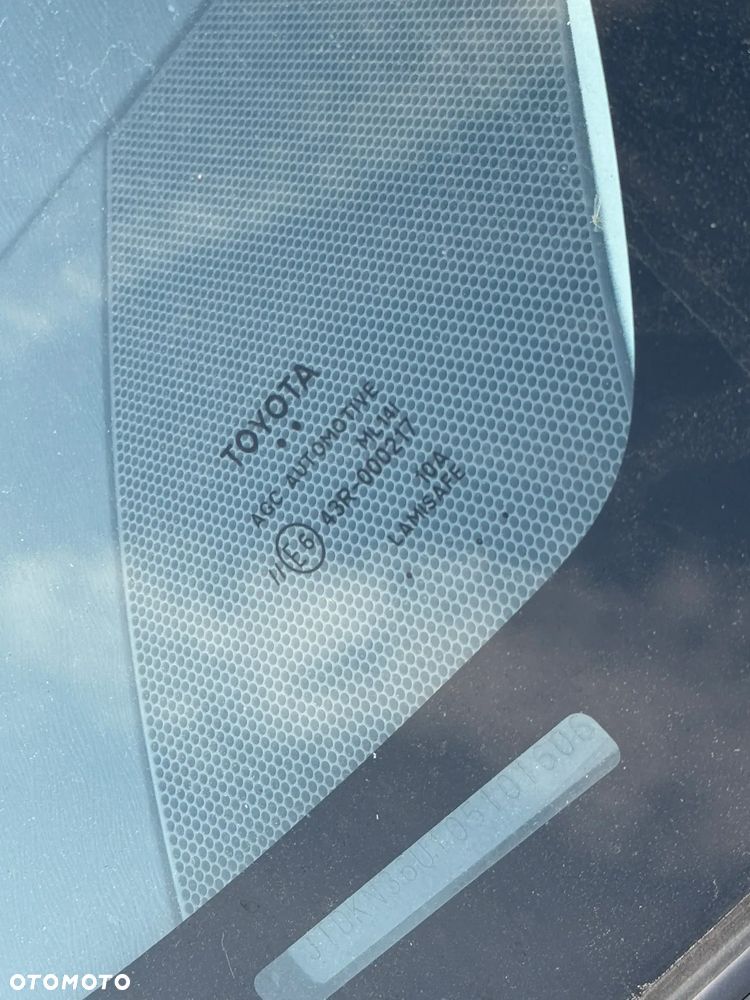 Toyota Prius 1.8 HSD Sol - 31