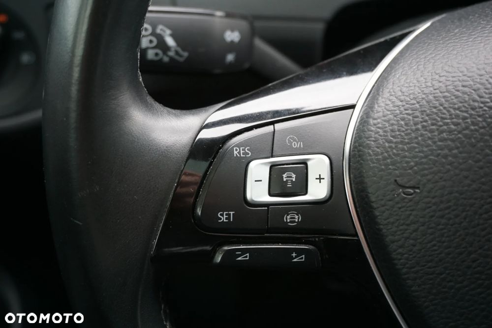 Volkswagen Golf - 22