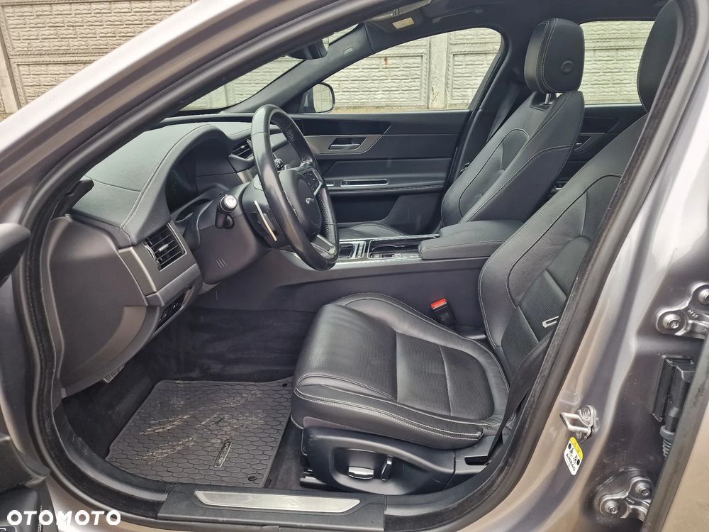 Jaguar XF 20d Sportbrake R-Sport - 9