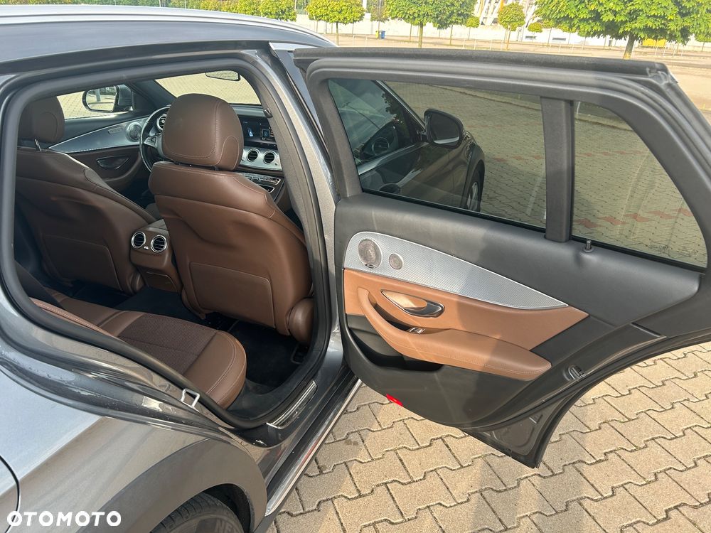 Mercedes-Benz Klasa E 220 d 4-Matic All-Terrain - 13