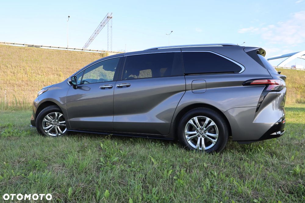 Toyota Sienna - 2