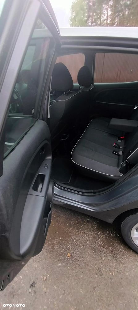 Kia Venga 1.4 CRDi M - 11