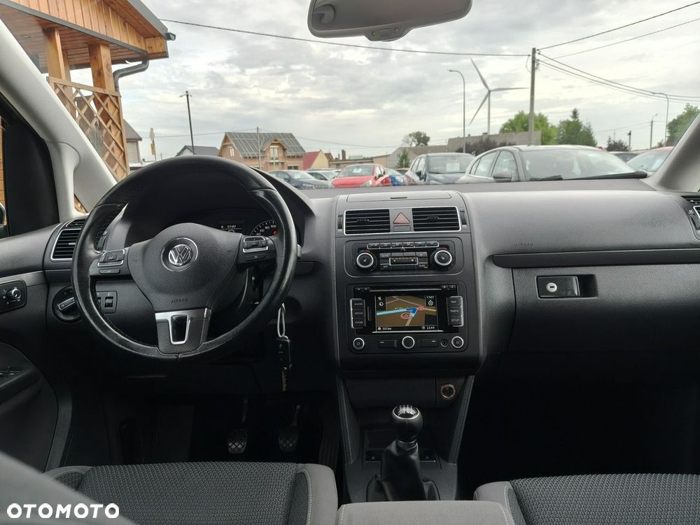 Volkswagen Touran - 15