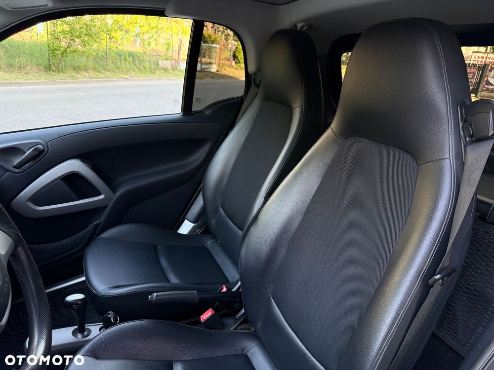 Smart Fortwo softouch black&white limited micro hybrid drive - 7