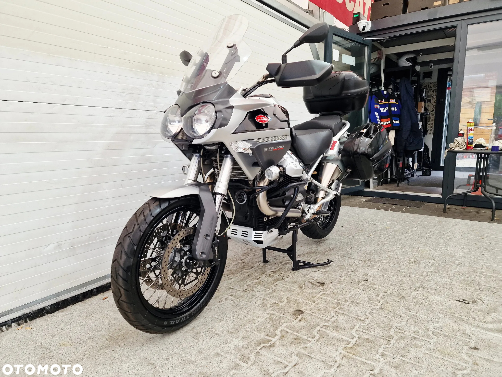 Moto Guzzi Stelvio - 2