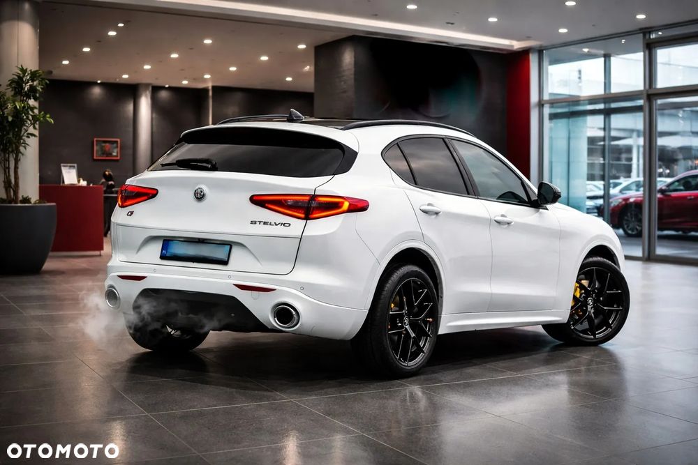 Alfa Romeo Stelvio 2.0 Turbo 16V AT8-Q4 Veloce Ti - 2